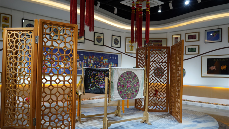 Artisan makes intangible cultural heritage part of modern life in Xining, NW China's Qinghai