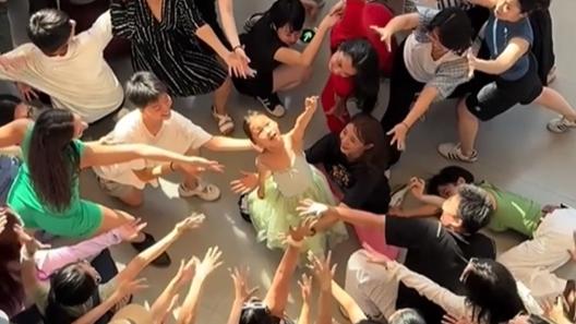 Circle of light: Girl's dance takes center stage