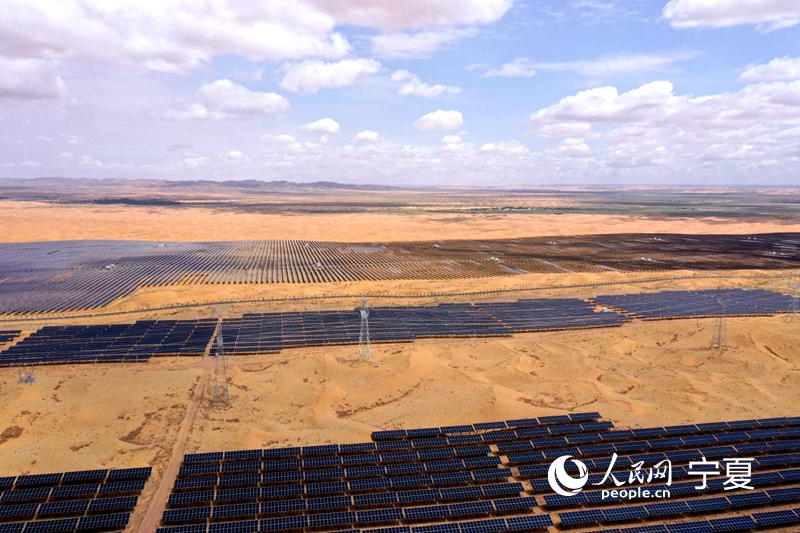 New solar energy project turns desert into 'sea of blue'