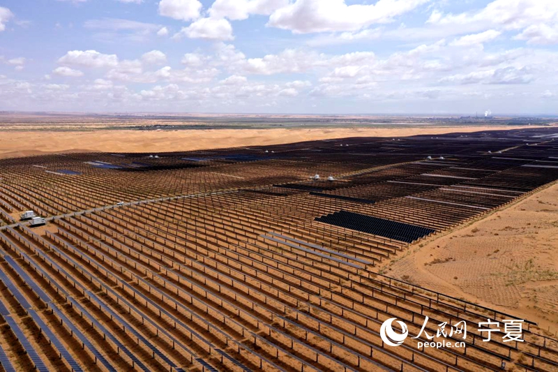 New solar energy project turns desert into 'sea of blue'