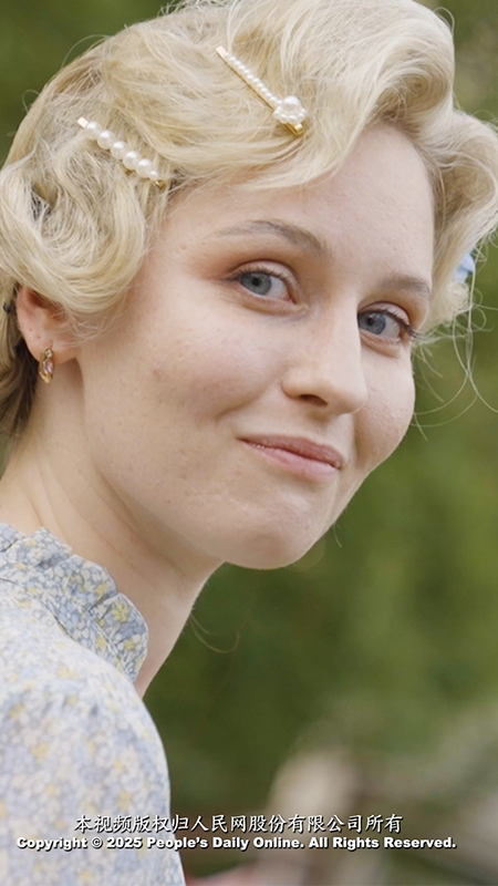 Russian girl embraces special hairstyle in N China's Tianjin