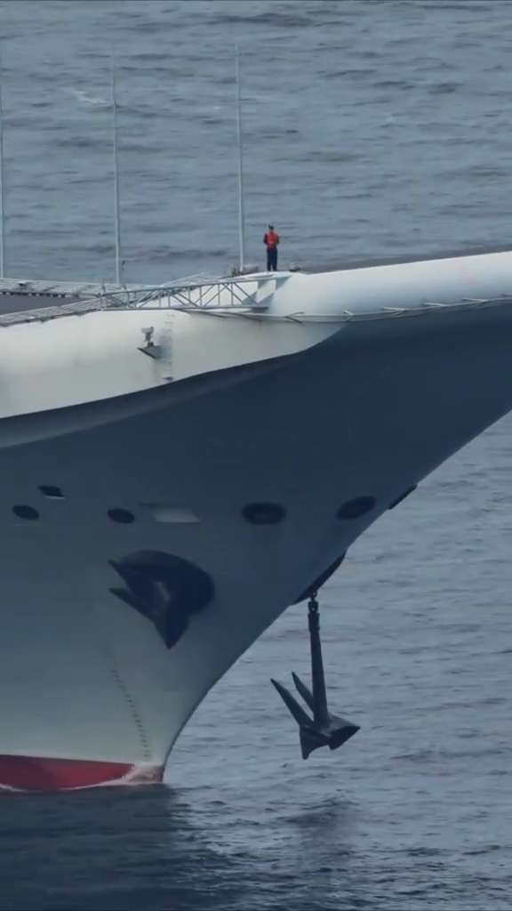 Long take of aircraft carrier Shandong