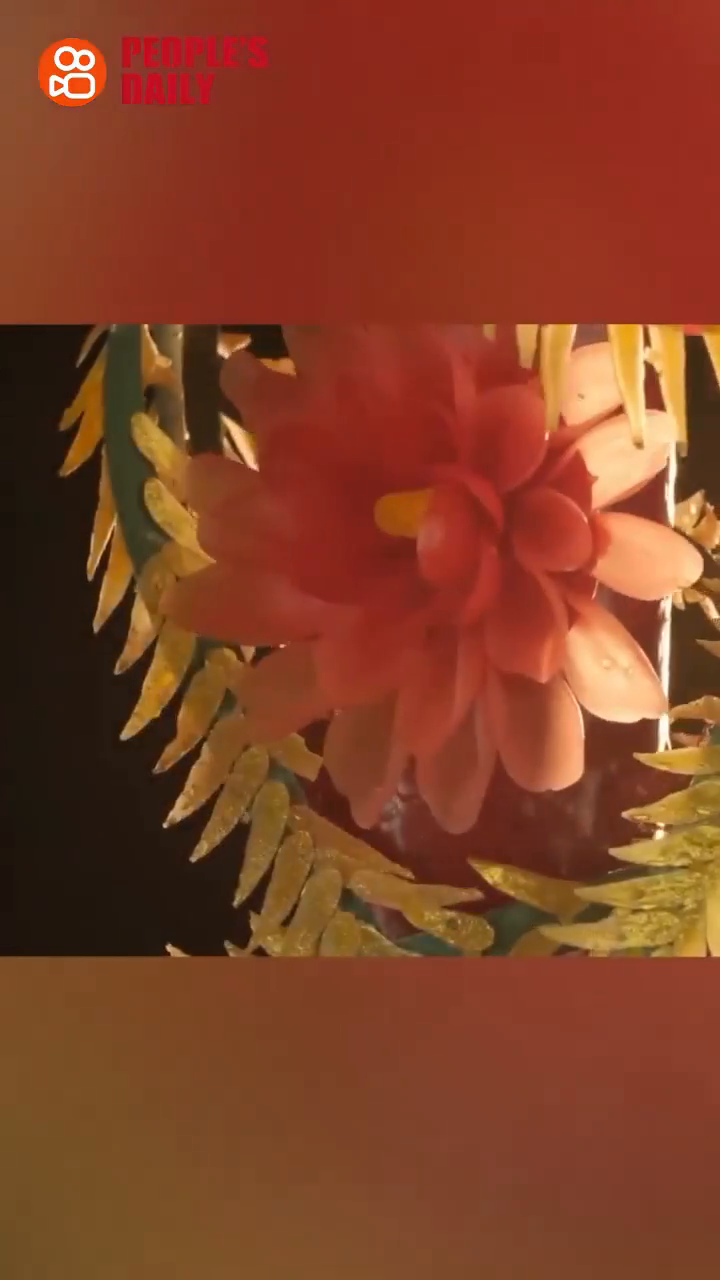 Trending in China | Dragon and phoenix candles