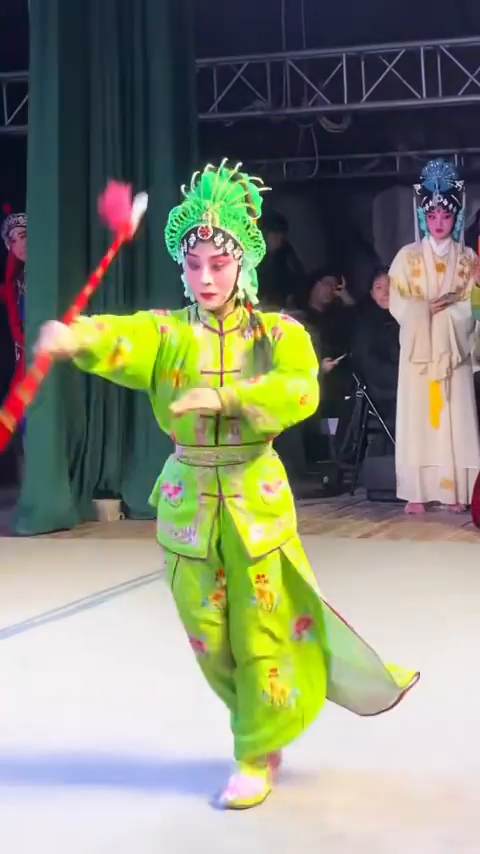 Spear mastery in Wu Opera