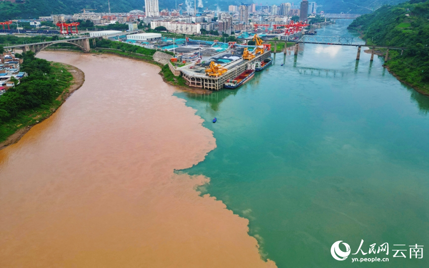 Rivers create striking natural 'hot pot' effect in SW China's Yunnan