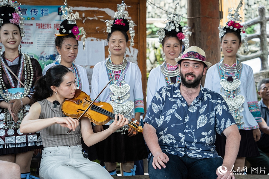 'China Travel' is on fire