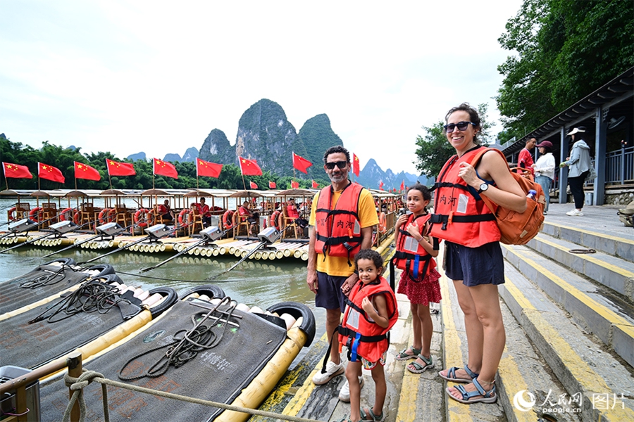 'China Travel' is on fire