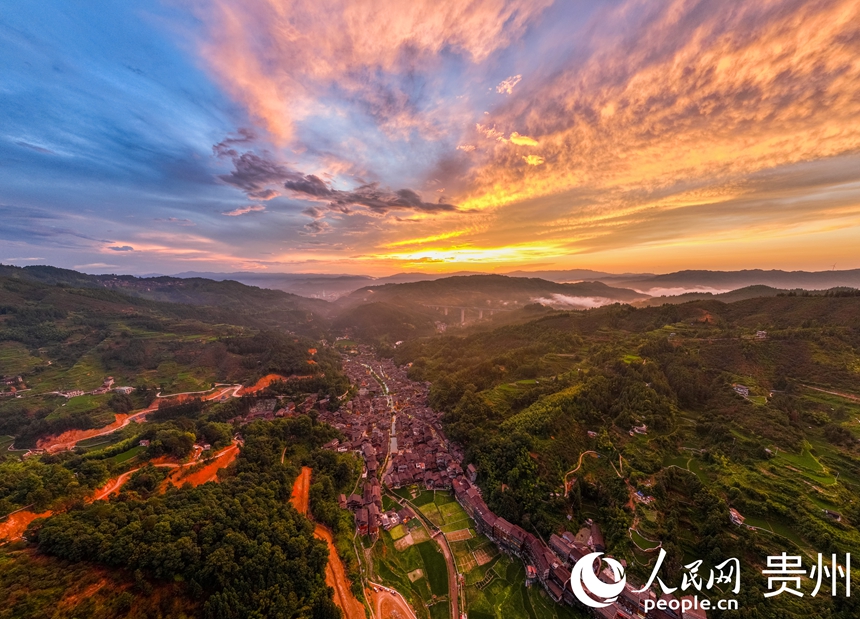 Explore Dong villages in SW China's Guizhou