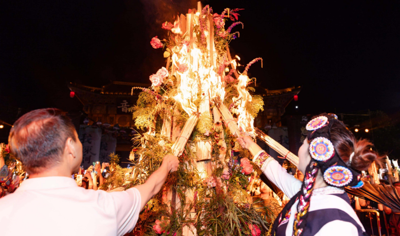 Yi people celebrate torch festival in SW China's Yunnan
