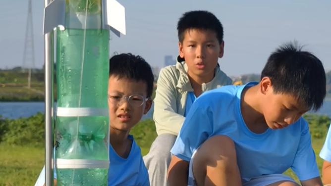 Kids' space dream takes flight