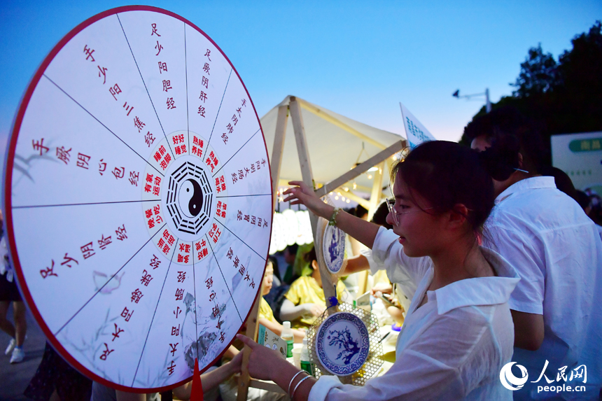 Traditional Chinese medicine-themed night fair offers immersive educational, recreational experiences in E China's Jiangxi