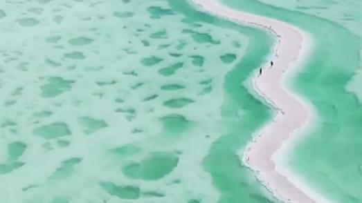 Emerald Lake in Mangya, Qinghai Province