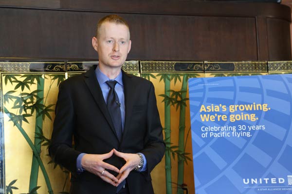 Brian Andrew Znotins, vice president of Network at United Airlines announces at the news conference that the company has applied for a nonstop flight between San Francisco and Chengdu.(People’s Daily Online/Han Shasha)