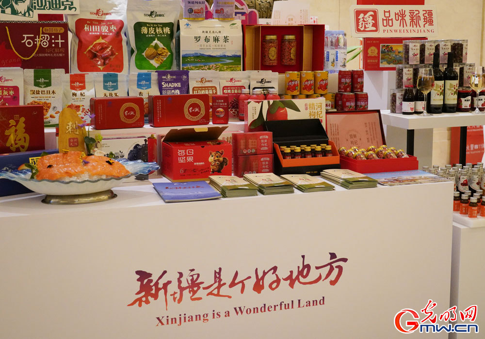 Foreign envoys praise Xinjiang's development at exchange meeting