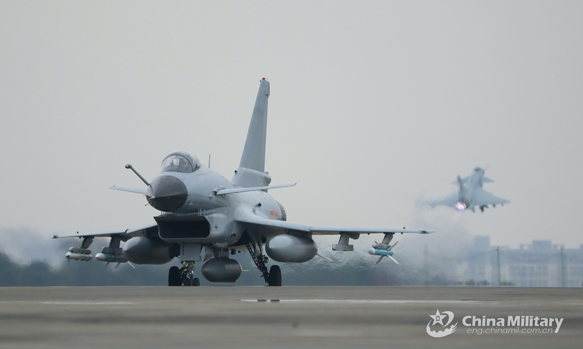 A fighter jet attached to an aviation brigade of the air force under the PLA Southern Theater Command taxies on the runway to the takeoff point prior to an air combat flight training exercise on January 17, 2022. (eng.chinamil.com.cn/Photo by Wu Gaoming)