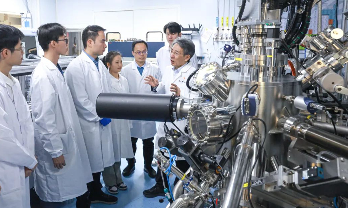 Xue Qikun, an academician from the Chinese Academy of Sciences and president of Southern University of Science and Technology (SUSTech) and his research team work in a lab. Photo: Southern University of Science and Technology (SUSTech)