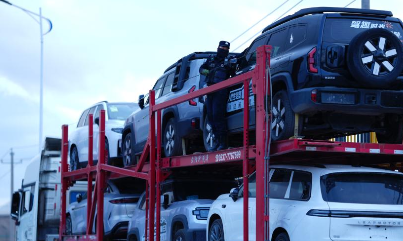An immigration officer conducts inspection work at Irkeshtam port in Wuqia County, Kirgiz Autonomous Prefecture of Kizilsu in northwest China's Xinjiang Uygur Autonomous Region, June 1, 2025. Photo: Xinhua