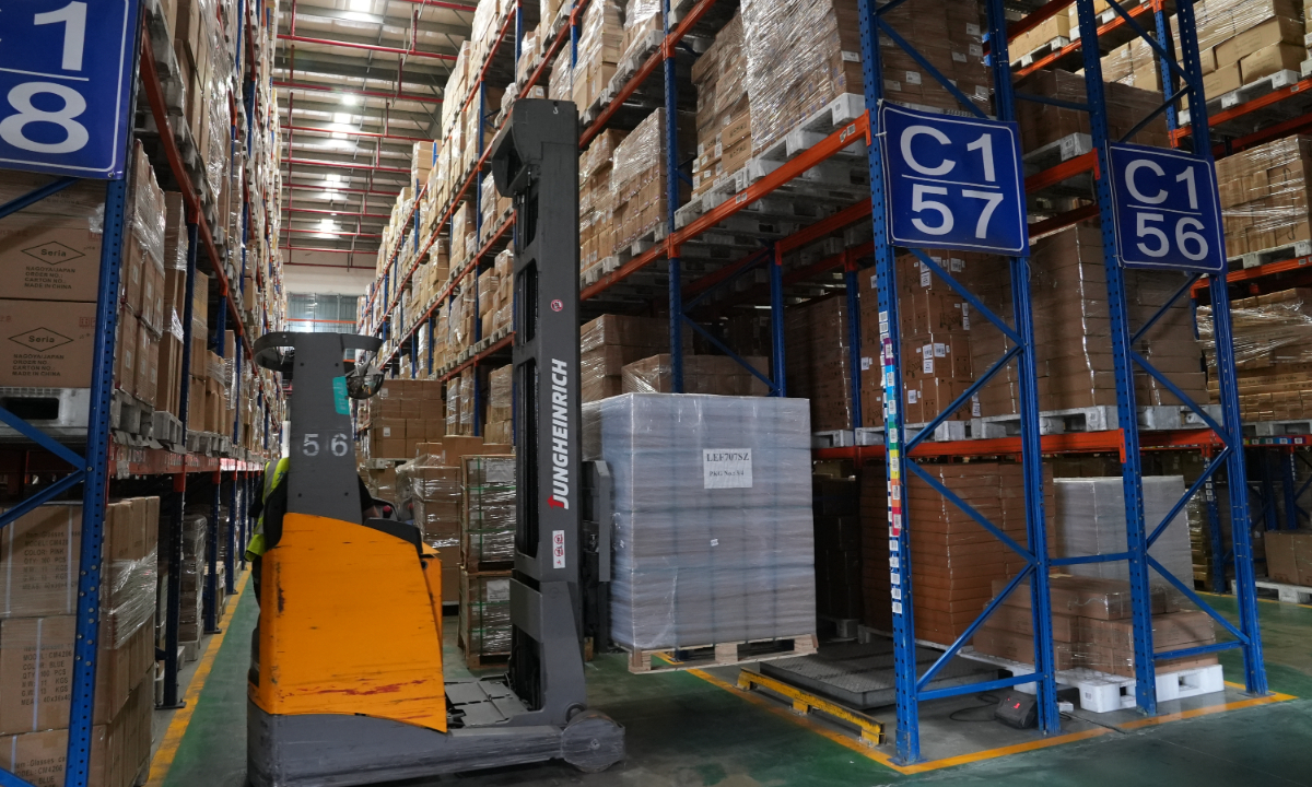Workers transport cargo for export using a forklift at the warehouse of Ningbo Blue Dragon Logistics Co in Ningbo, East China's Zhejiang Province, on May 16, 2025. Photo: Zhang Yashu/GT