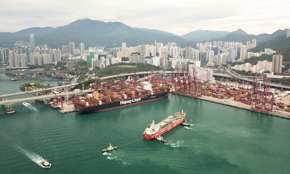 <em>Haiyang Shiyou 301</em> completes the largest single ship-to-ship LNG single refueling mission to date in the Hong Kong Special Administrative Region on June 10, 2025. Photo: Courtesy of CNOOC